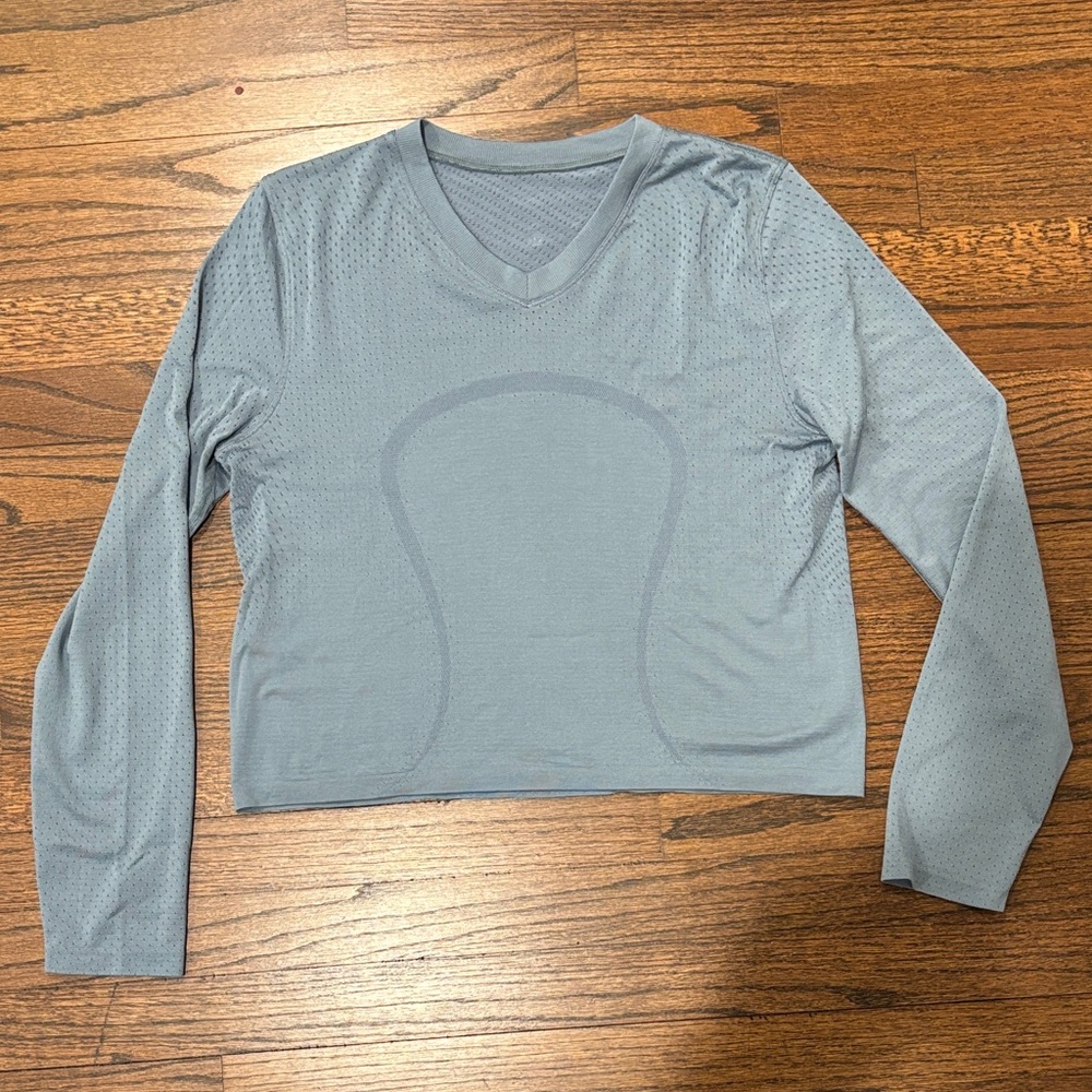 Lululemon Swiftly Open-Hole V-Neck Long-Sleeve Shirt in Steel Blue size 6 - Picture 3 of 4